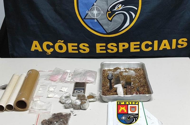 No Parque Alexandrina, 8° Baep apreendeu maconha, cocaína, balança e materiais para embalagem