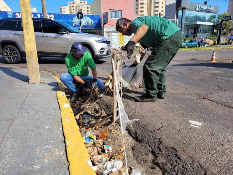 Ação visa prevenir alagamentos e é estratégia combate ao mosquito da dengue