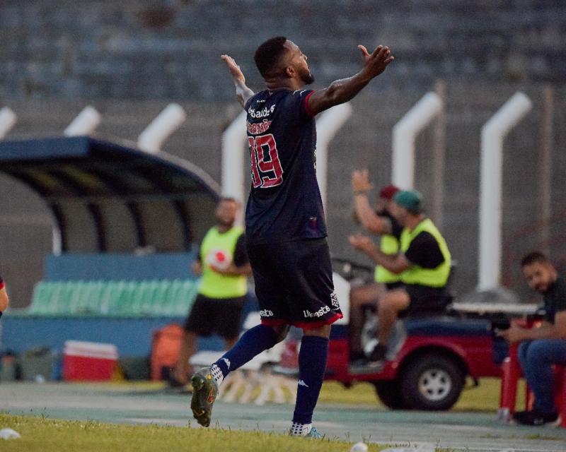 Ao lado de Luquinha, centroavante Maranhão lidera a artilharia da A3 com 6 gols; camisa 99 do Carcará está pendurado 