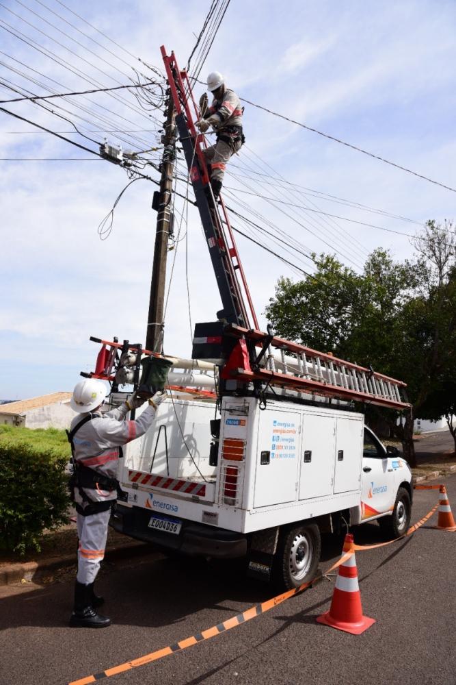 Conforme Energisa, após atuação de profissionais, energia foi restabelecida de forma gradativa