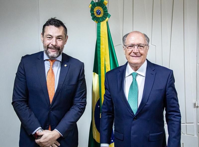 Deputado Fernando Marangoni (União Brasil) juntamente com o vice-presidente da República, Geraldo Alckmin