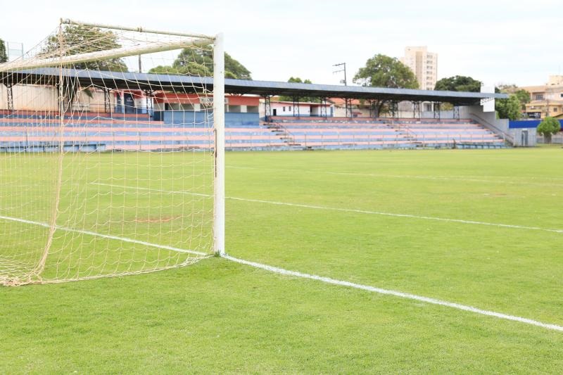 Caetano Peretti continua sendo palco do futebol amador em PP; estádio também recebe os treinos do Grêmio 