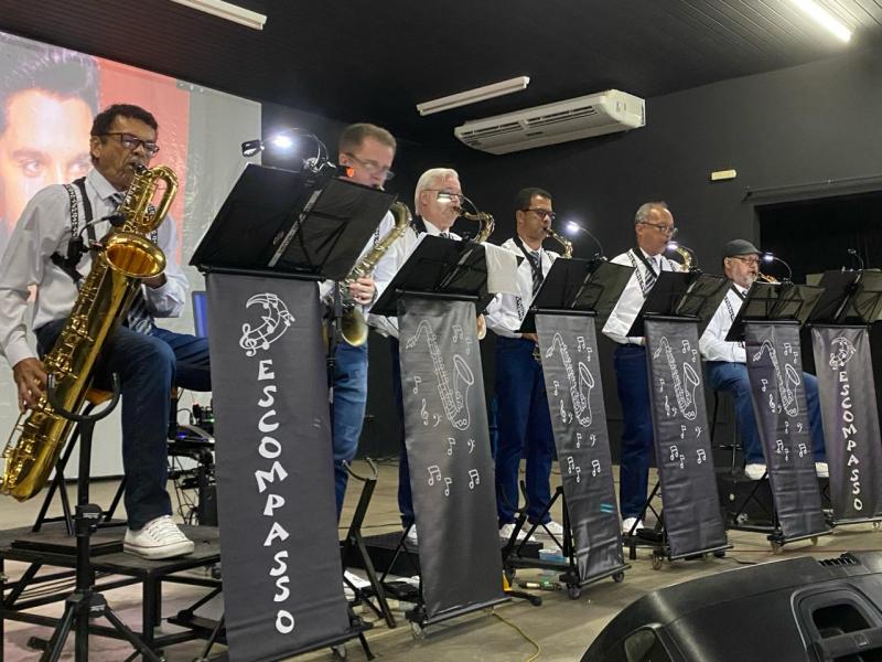 Grupo Descompasso se apresentou nesta segunda, na abertura da Semana da Mulher