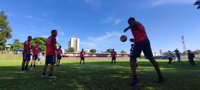 Na manhã de hoje, Grêmio treinou no Caetano Peretti antes do confronto remarcado contra o Catanduva