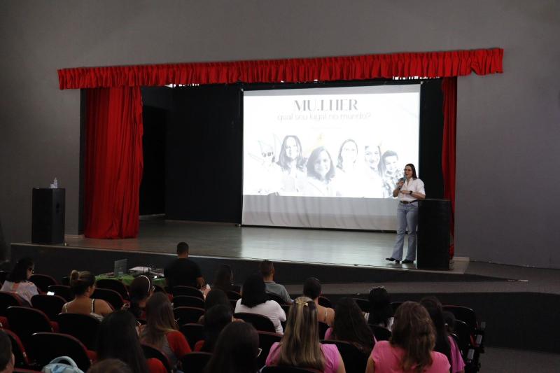 Encontro contou com três workshops alusivos ao Dia da Mulher