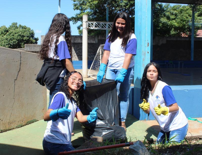 Alunos colocaram a “mão na massa” em ações preventivas contra o Aedes