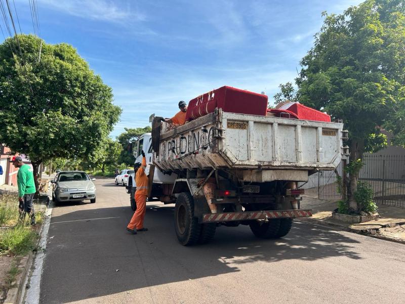 Caminhões recolherão materiais que possam servir como criadouros do mosquito da dengue