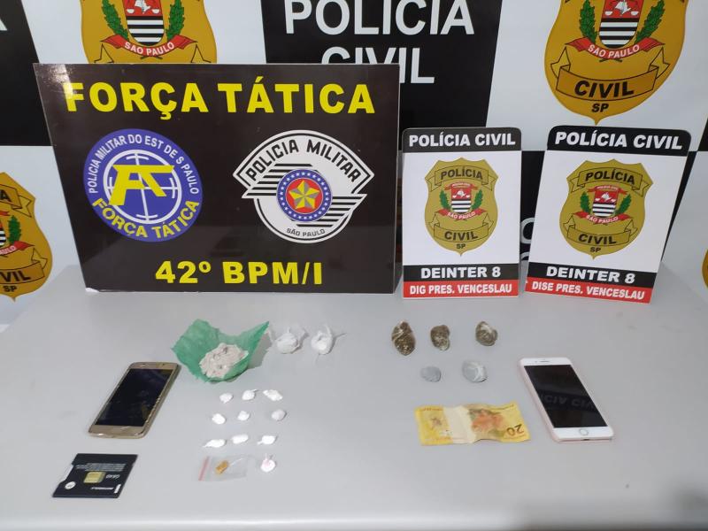 Suspeitos estavam em posse de porções de cocaína, maconha e crack, e material para embalagem da droga
