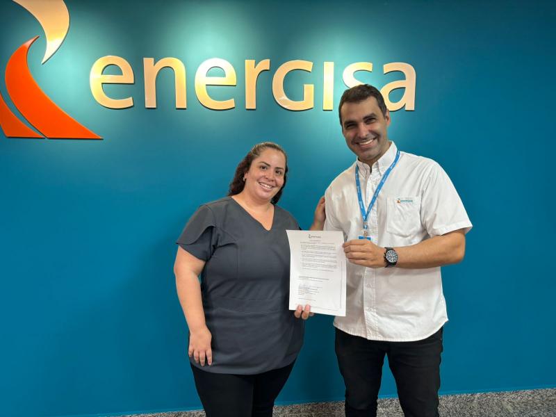 Jennifer Cristina Yaralian Gonçalves assinou certificado da premiação nesta terça