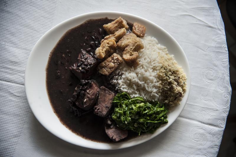 Feijoada é um dos pratos que serão servidos no final de semana