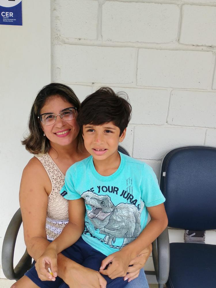 Gabriel e sua mãe Cristiane