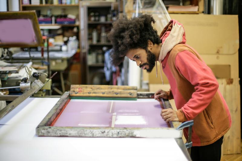 Técnicas de Serigrafia: participantes aprenderão na prática o passo a passo da arte silk screen