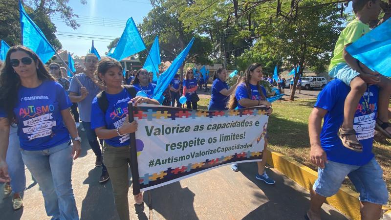 Caminhada foi realizada neste domingo, em Teodoro Sampaio 