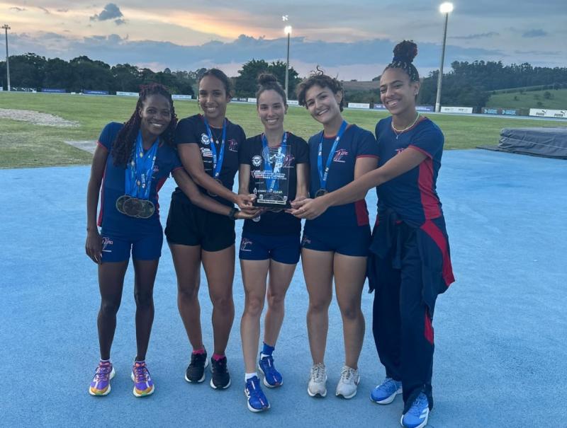 Equipe feminina que foi vice-campeã geral por pontos, somando 71