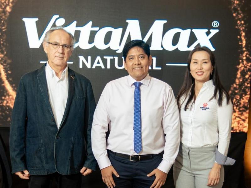 Aline Matsuda, diretora Matsuda Pet, Marco Nastari, gerente Matsuda Pet, e Marco Ríos, diretor da Nutrimax