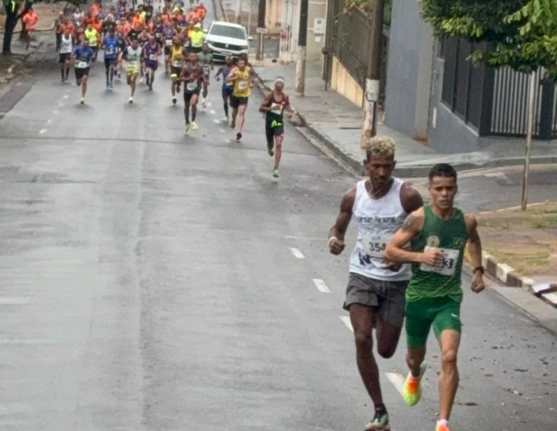 Disputa na prova de 5 km do geral masculino foi acirrada 