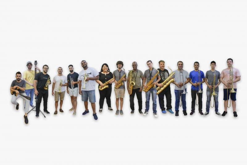 Grupo instrumental associado ao jazz se reúne para ensaios uma vez por semana 