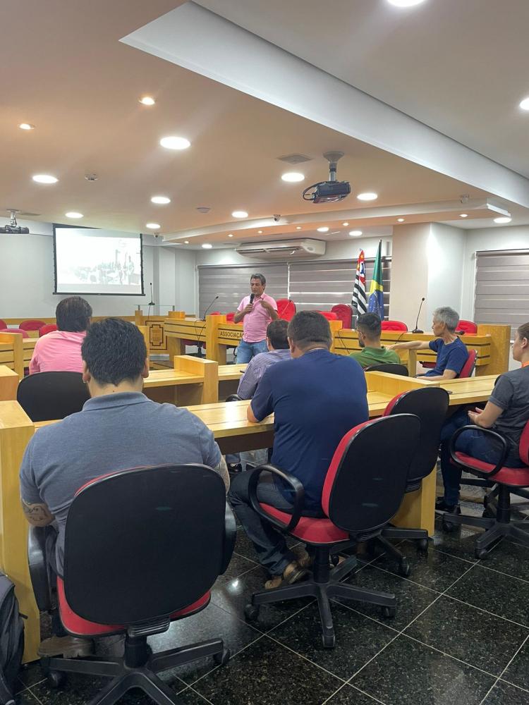 Reunião ocorreu nesta terça-feira, na sede da Associação Comercial