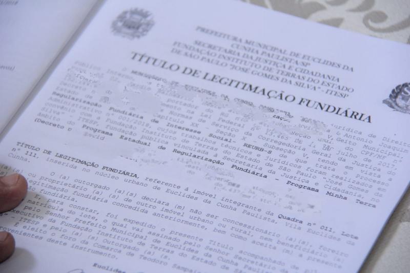 Lei em questão firma acordos para transferência de propriedades e para regularização da posse de terras devolutas