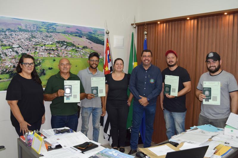 Entrega de carteiras e certificados do curso de formação de aquaviários em Iepê