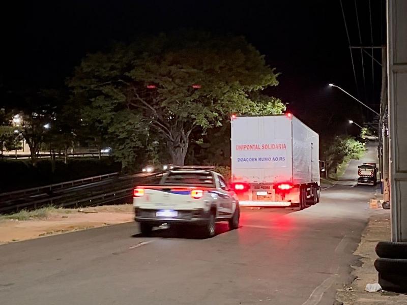 Carreta com destino a São Paulo saiu de Prudente na noite deste domingo