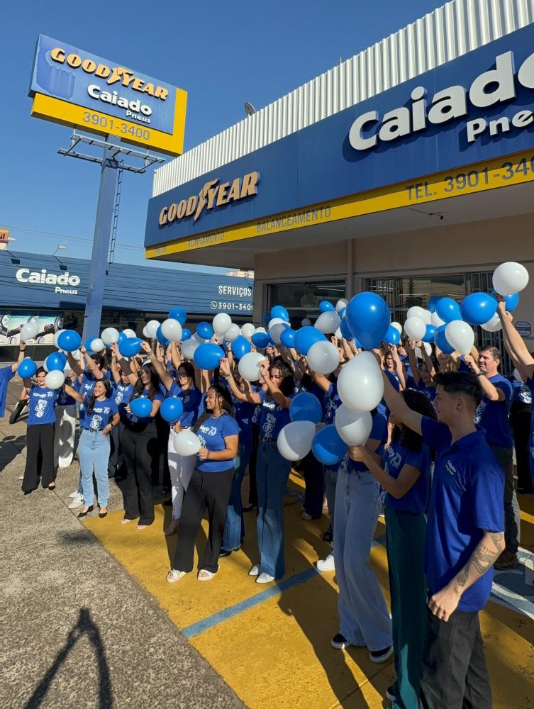 FUNCIONÁRIOS FESTEJAM OS 70 ANOS DA CAIADO PNEUS