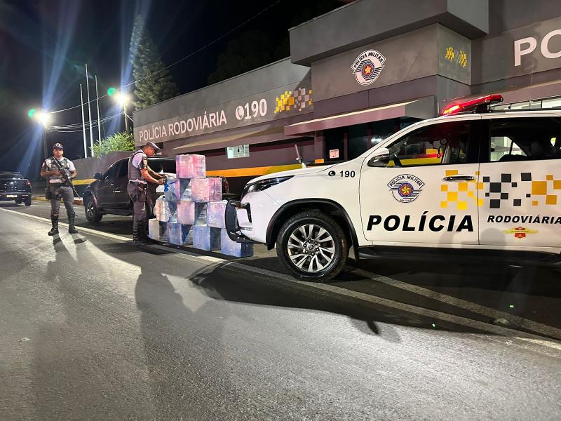 Cocaína estava distribuída em 10 fardos dentro de caminhonete Mitsubishi L200, de cor cinza e placas de Itaquaquecetuba