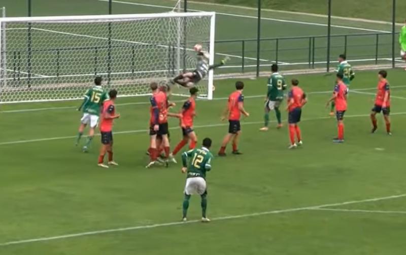 De falta, Luis Saboia fez o 5º gol na vitória palestrina sobre o Grêmio Prudente no último jogo do Carcará pelo Paulista Sub-17 