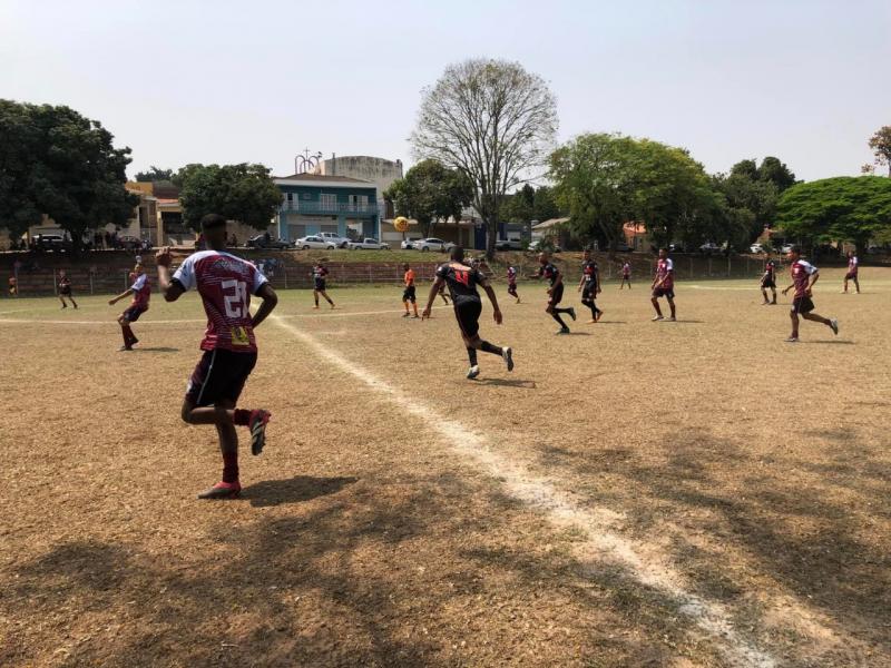 No grupo C da 1ª Divisão, Aston Vila Angélica venceu o OPCC por 3 a 0, no campo do Jardim Regina