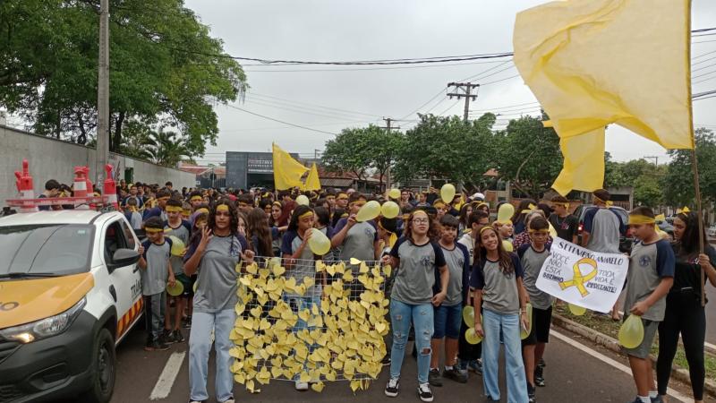 Alunos, professores e funcionários da EE Arlindo Fantini de Prudente se mobilizam para conscientizar sobre suicídio