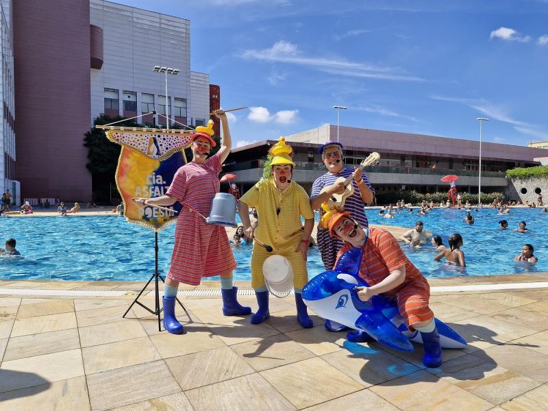 Diversão invade as piscinas com o espetáculo "Atrapalhadas Aquáticas", da Cia. Asfalto de Poesia
