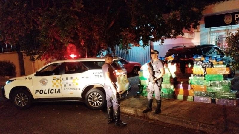 Patrulheiros apreenderam 31 pacotes de skunk, além de 118 tabletes e 38 fardos de maconha