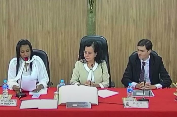 Ainda nesta segunda, parlamentares aprovaram cinco projetos de leis e um projeto de decreto legislativo