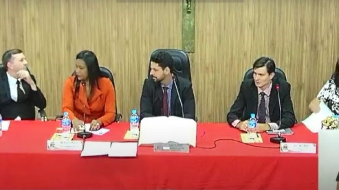 Vereadores apreciaram e aprovaram outros sete projetos durante duas sessões extraordinárias