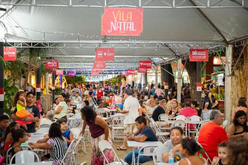 Praça de alimentação a céu aberto é inaugurada na noite desta quarta