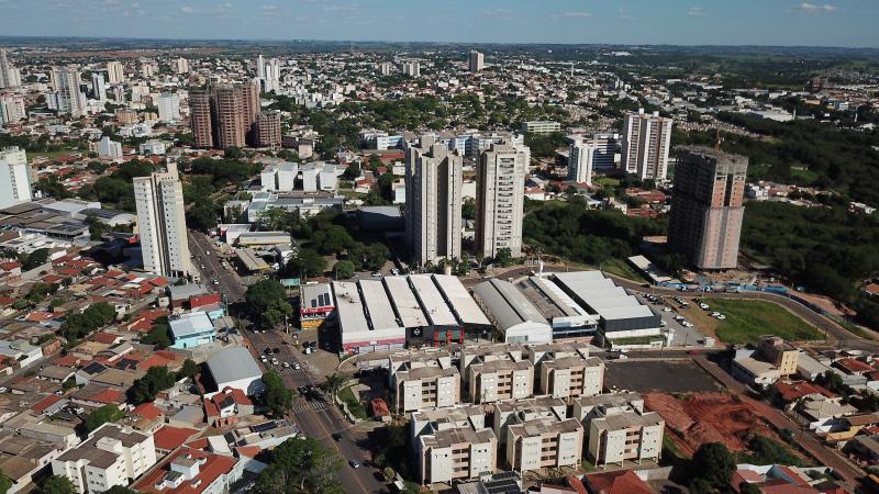 Edificio Jerônimo Vilela, ao lado do complexo comercial instalado na região da antiga Prudentrator