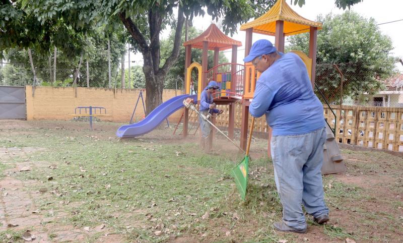 Escolas municipais de Pirapozinho passam por limpeza geral para receber alunos que retornam às salas de aula no dia 3 de fevereiro