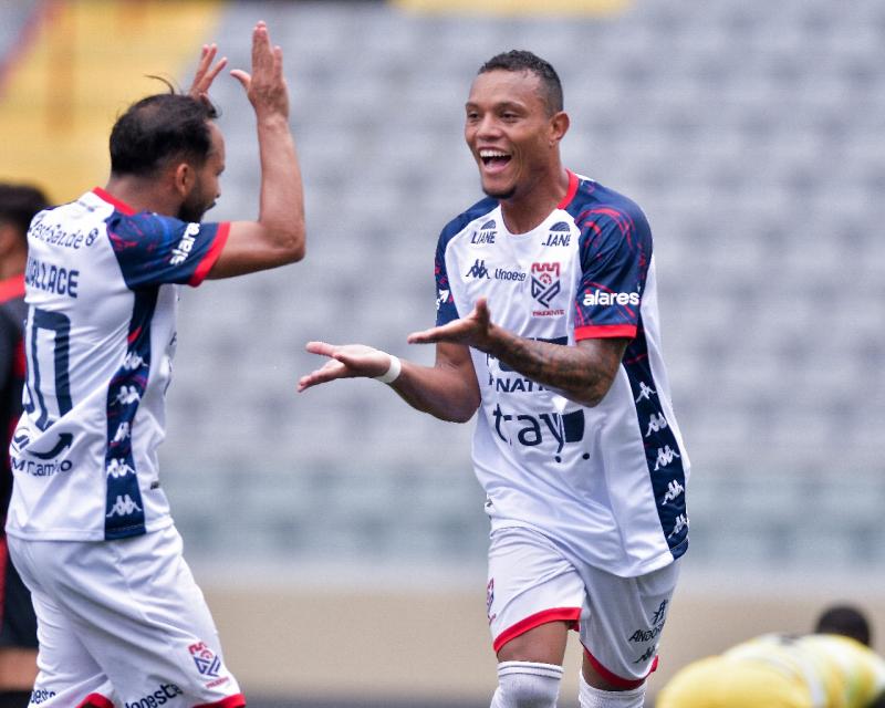 Camisa 11 do Carcará pede passagem após duas boas atuações, com gols