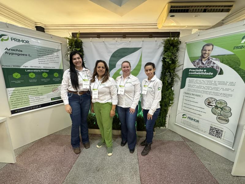 Equipe do Laboratório Primor, em seu stand no salão do Limoeiro
