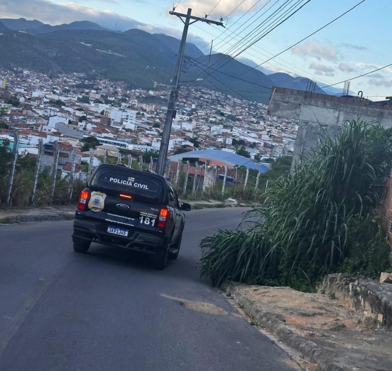 Mandados de busca de apreensão cumpridos nos endereços dos suspeitos nesta quarta-feira