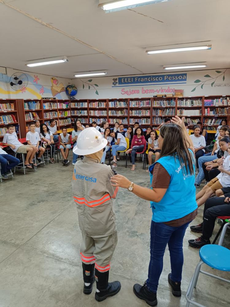 Conversa com estudantes ocorreu na última sexta, na Escola Estadual Francisco Pessoa