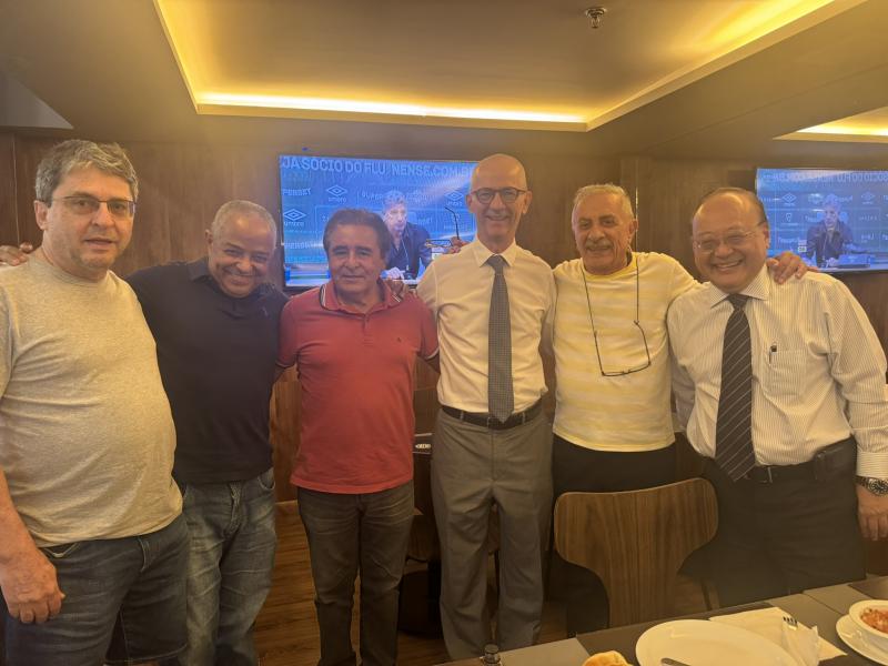 Dr. Acir Murad, em almoço com os ex-alunos, Valter Santin, Sinomar Calmona, Gilson Amancio, Francisco Galindo e Teruo Miyashiro, no H2 Prudenshopping