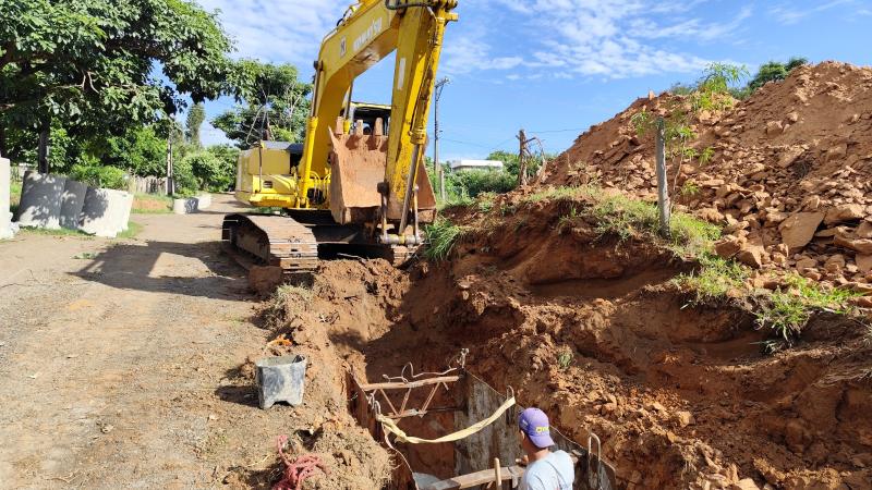 Obra de implantação de galerias de águas pluviais no Residencial Arthur Boigues de Álvares Machado 