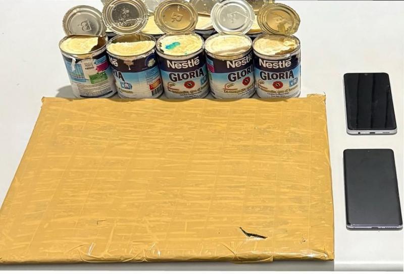 Entorpecente estava escondido dentro de latas de creme de leite e em fundo falso de mala