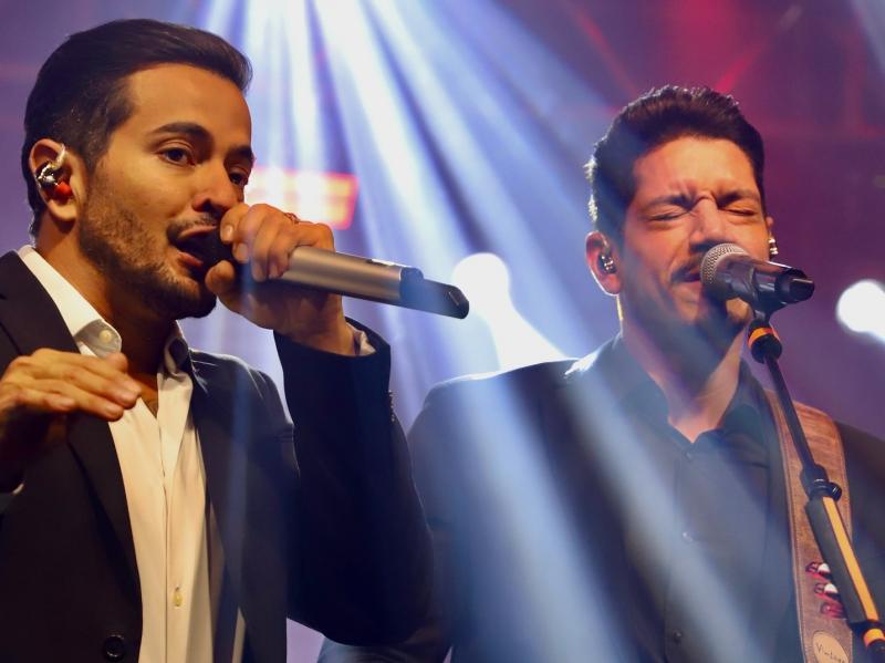 Henrique & Diego, com 8 CDs na bagagem e importantes premiações, abre a festa amanhã