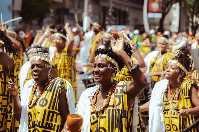Zumbiido Afropercussivo apresenta músicas de percussão e coreografias autorais inspiradas em danças e musicalidades africanas