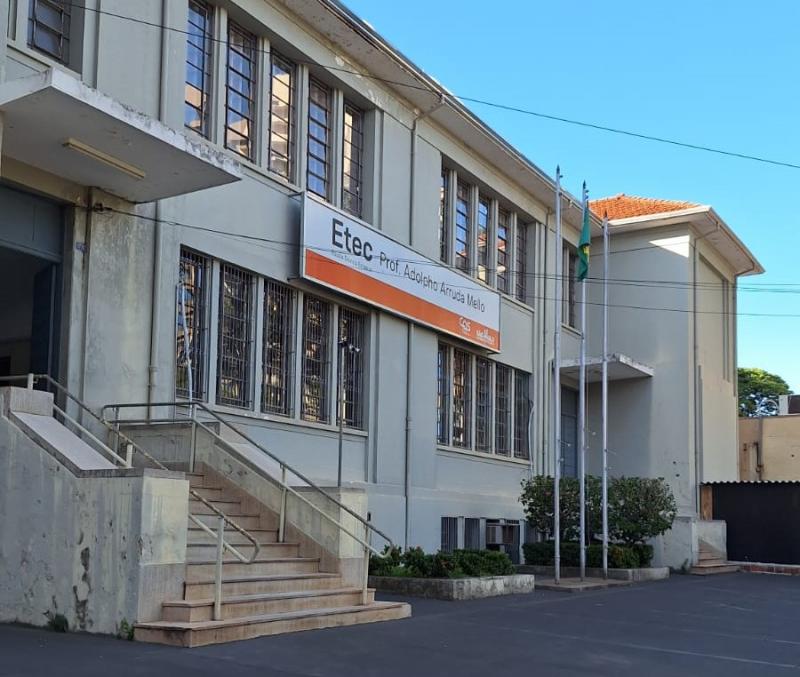 Alunos da Etec Professor Adolpho Arruda Mello desenvolvem projeto e atendem a comunidade com dúvidas sobre IR pessoa física