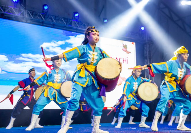 Batidas dos tambores com o grupo Ryuka Sousaku Eisa Taiko ocorre nesta sexta-feira
