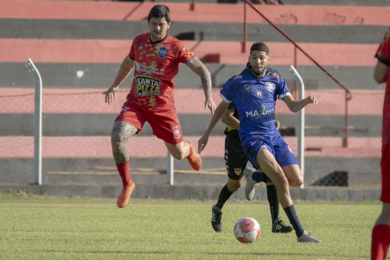 Metralhas (vermelho) e Só Os Nossos (azul) empataram em 1 a 1 na estreia da competição, em duelo válido pelo grupo A