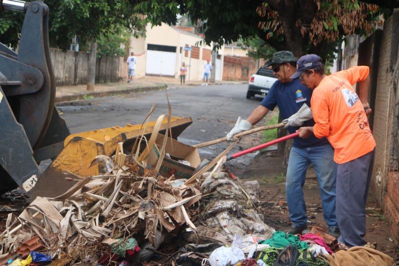 Mutirão de coleta de entulho foi realizado no bairro Vila Nova, em Rancharia